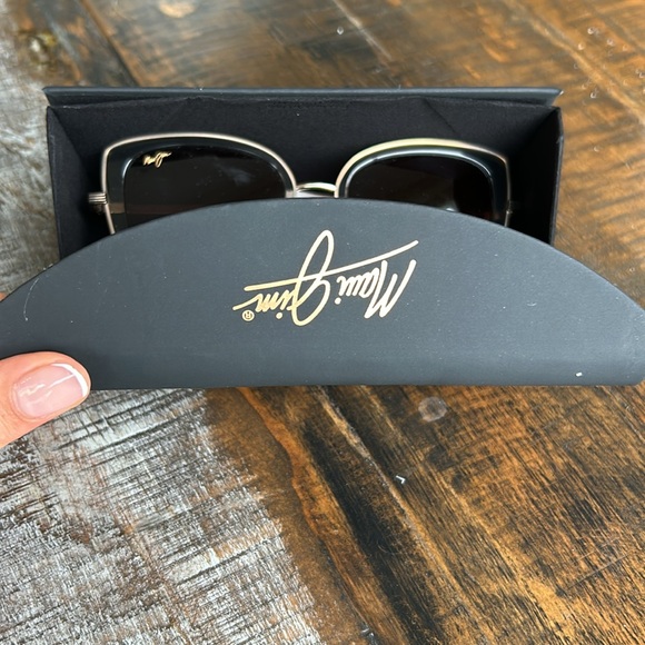 Maui Jims sunglasses new never used black and gold - Picture 4 of 11